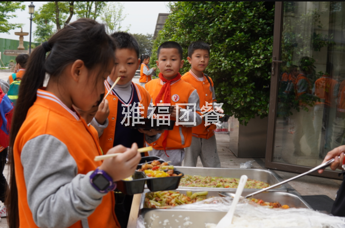 研学旅行中的餐饮安排